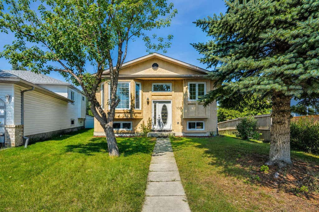 Photo of 100 Shawbrooke Circle SW, Calgary, AB T2Y 3A1 (MLS # A2340497)