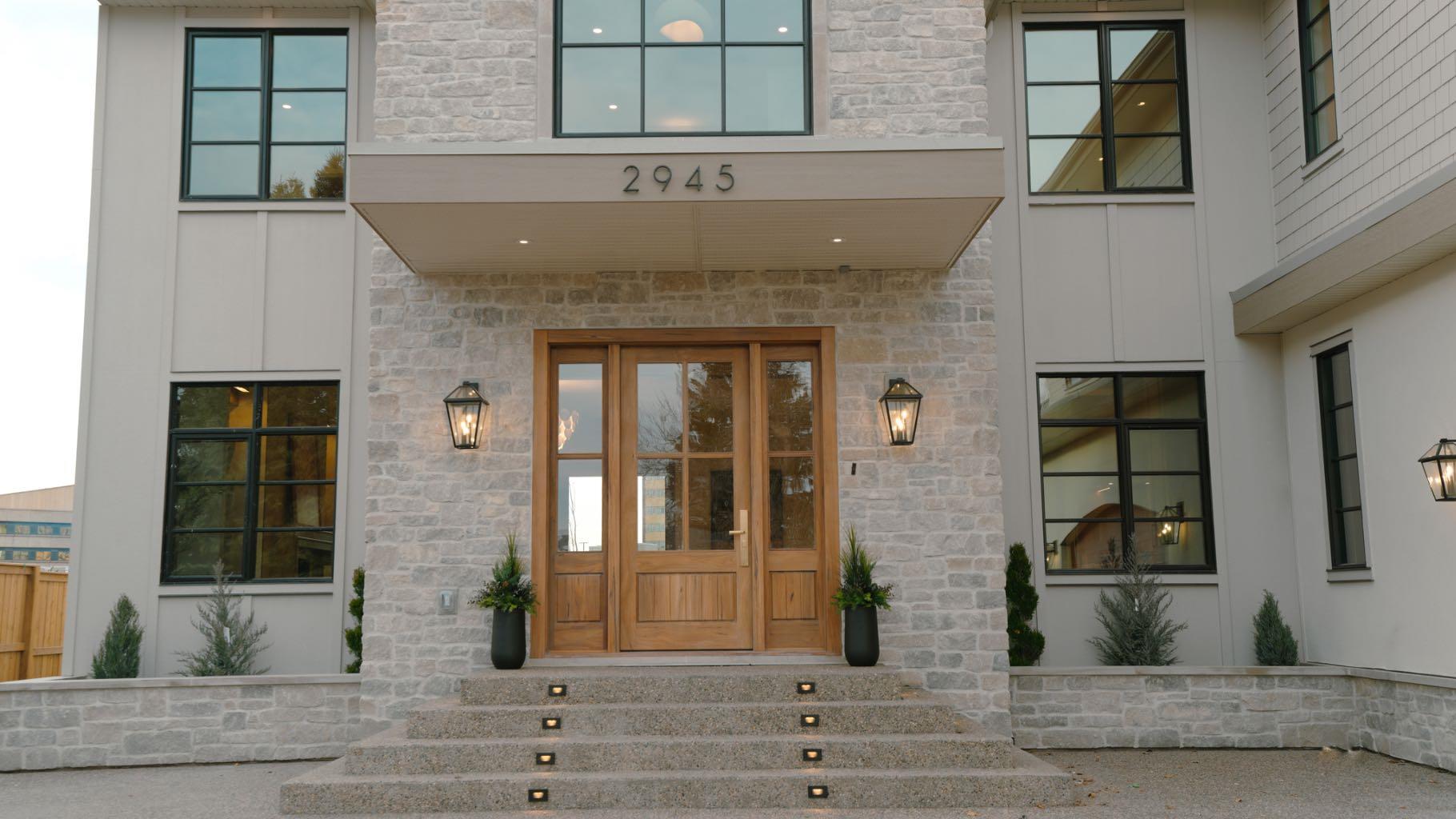 2945 Toronto Crescent NW