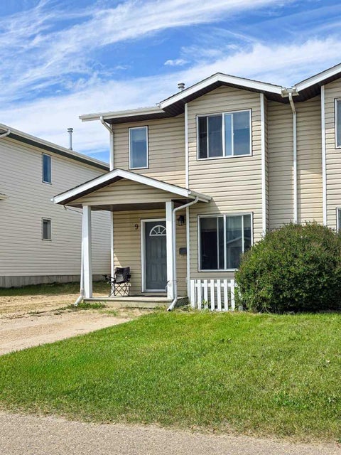 Photo of 9 Lakeview Close, Blackfalds, AB T0M 0J0 (MLS # A2342349)