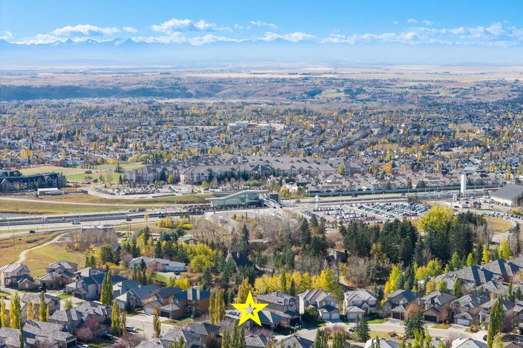 Photo of 129 ROYAL Bay NW, Calgary, AB T3G 5J6 (MLS # A2352098)