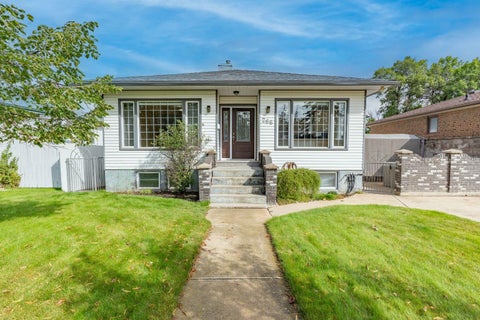 Photo of 266 Prospect Drive SW, Medicine Hat, AB T1A 4B6 (MLS # A2351472)