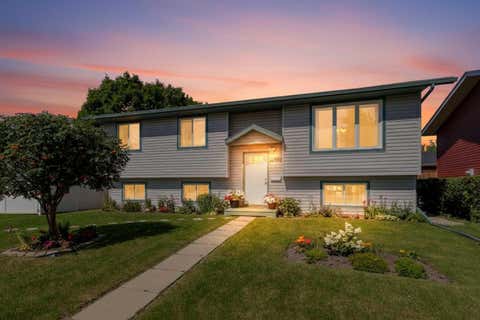 Photo of 2100 25 Avenue, Bowden, AB T0M 0K0 (MLS # A2338469)