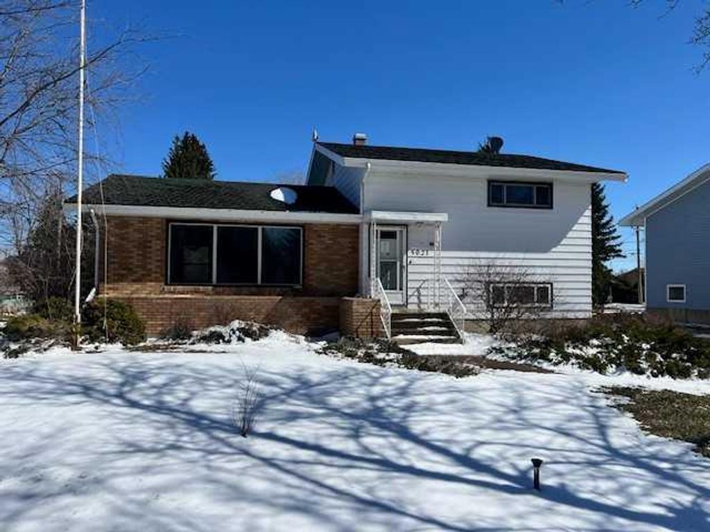 Photo of 5021 47 Street, Daysland, AB T0B 1N0 (MLS # A2305880)