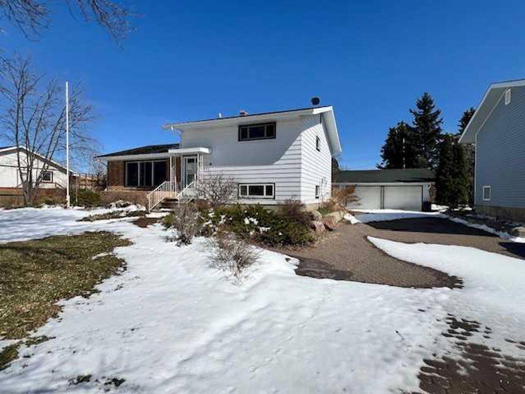 Photo of 5021 47 Street, Daysland, AB T0B 1N0 (MLS # A2305880)