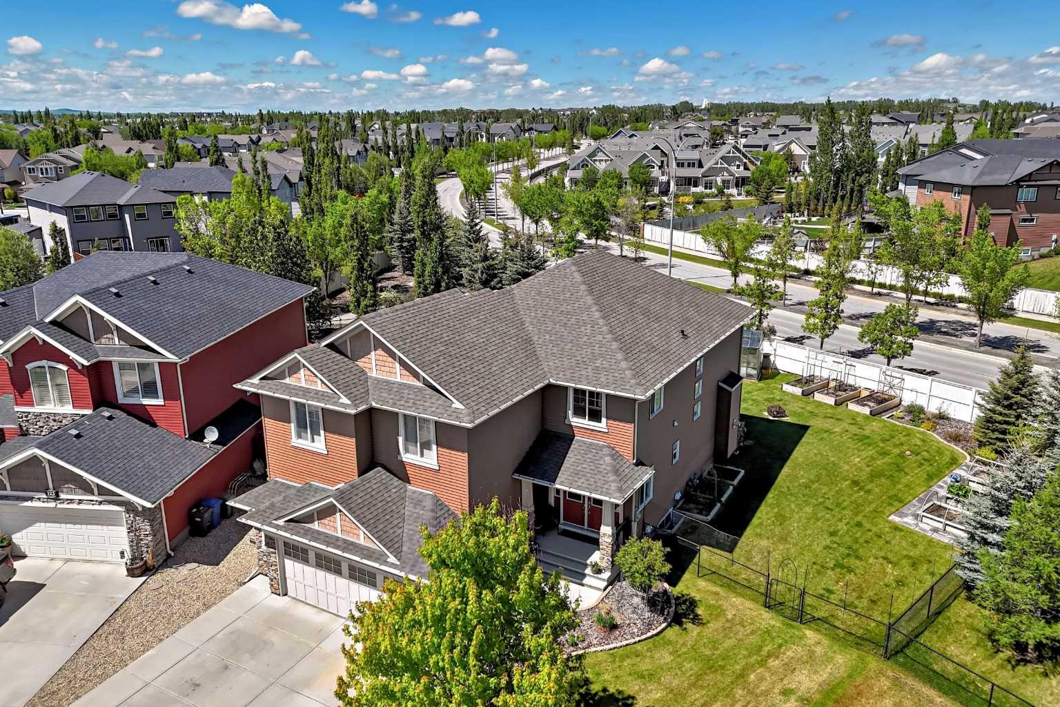 121 Drake Landing Manor
