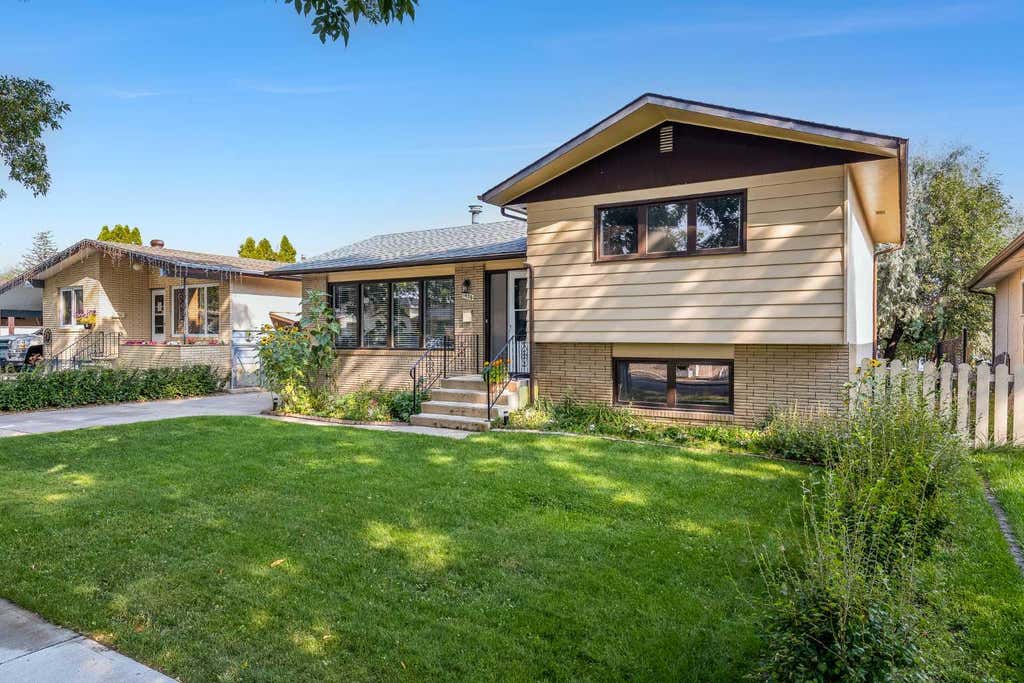 Photo of 1406 26 Street SE, Medicine Hat, AB T1A 2G2 (MLS # A2339329)