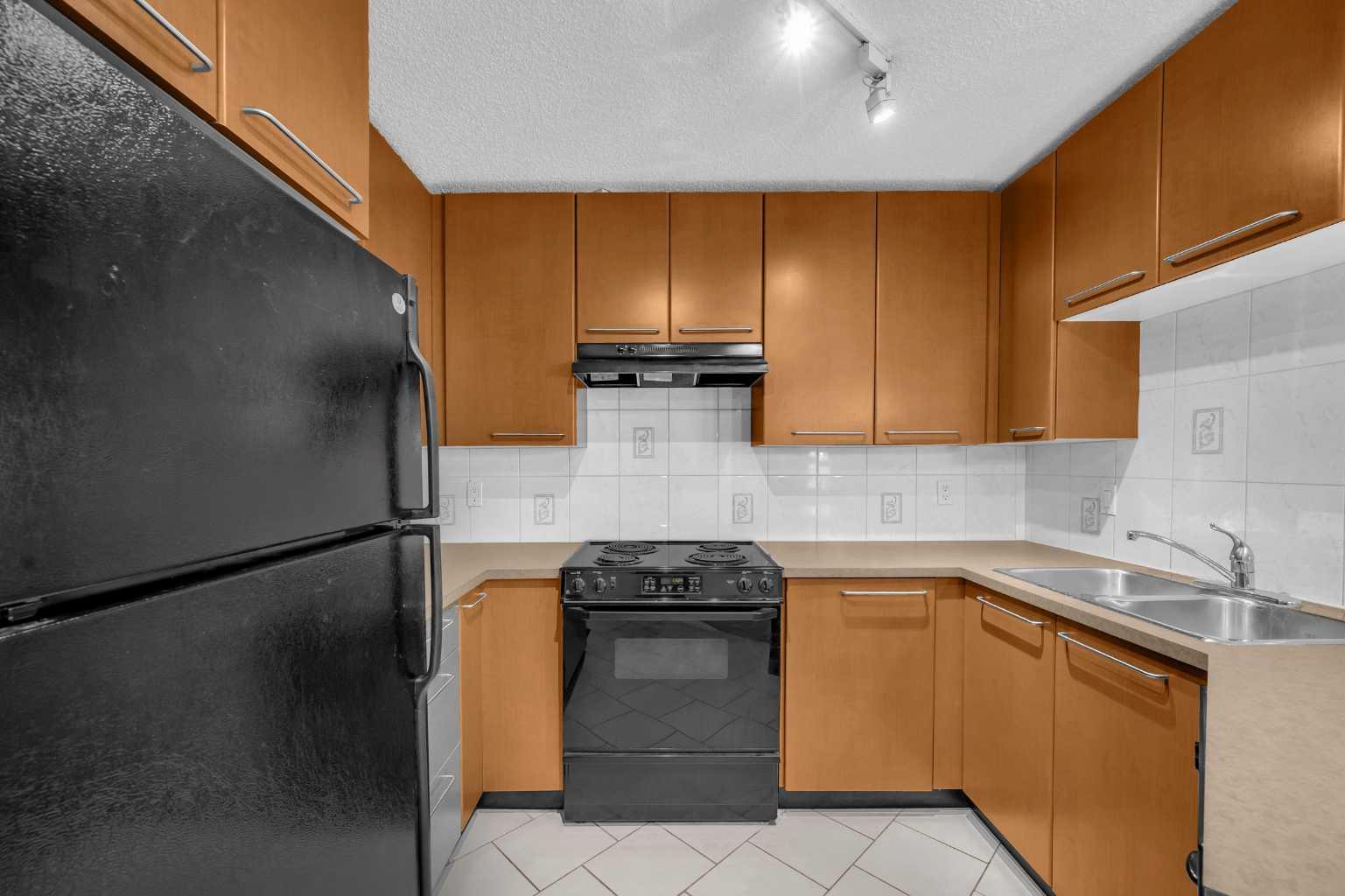 35 Richard Court SW 312