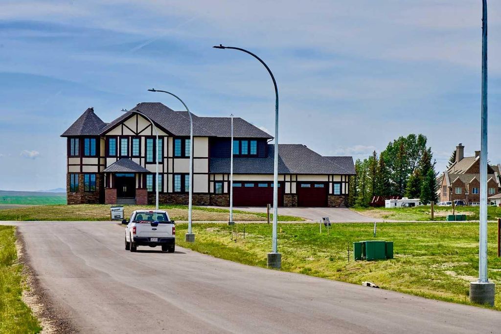 Photo of 5 Edgemoor Way W, Rural Lethbridge County, AB T1J 5R6 (MLS # A2081681)