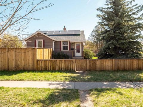 727 15 Street S Lethbridge AB T1J 3A1