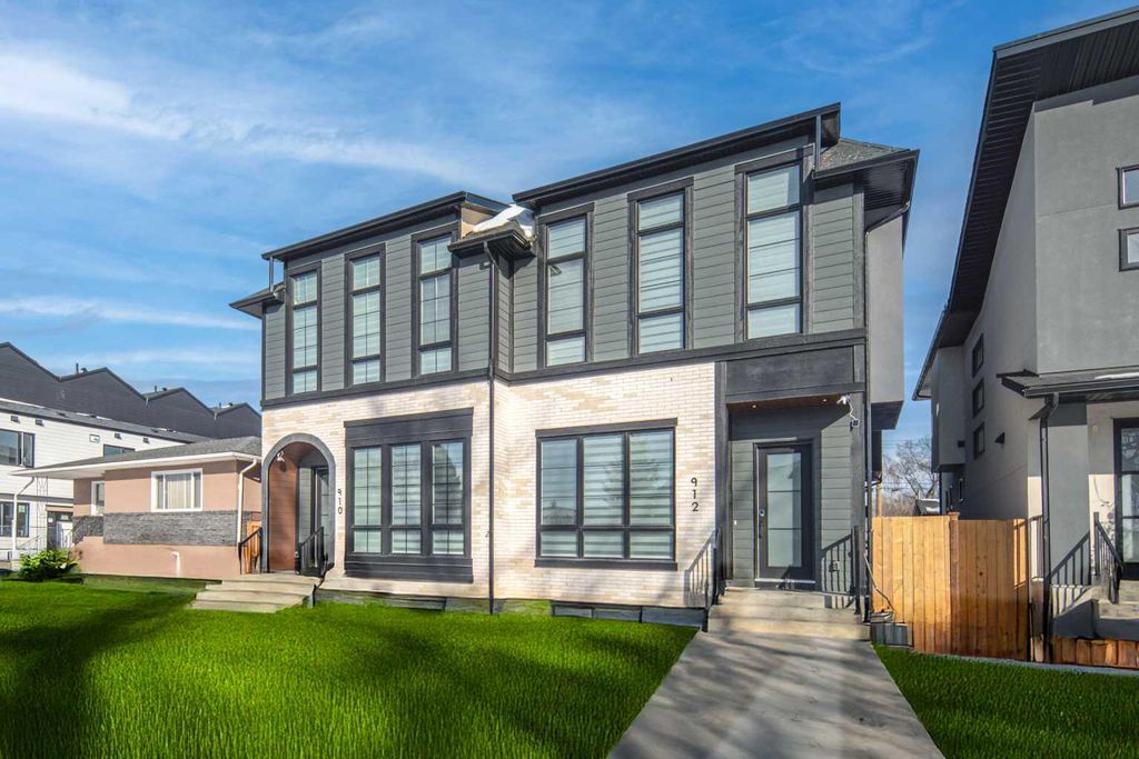 Photo of 912 15 Avenue NE, Calgary, AB T2E 1J1 (MLS # A2297508)