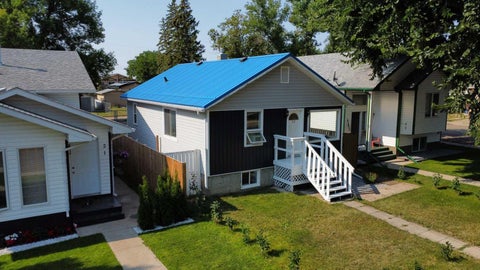 Photo of 23 Pine Avenue W, Brooks, AB T1A 0A1 (MLS # A2335119)