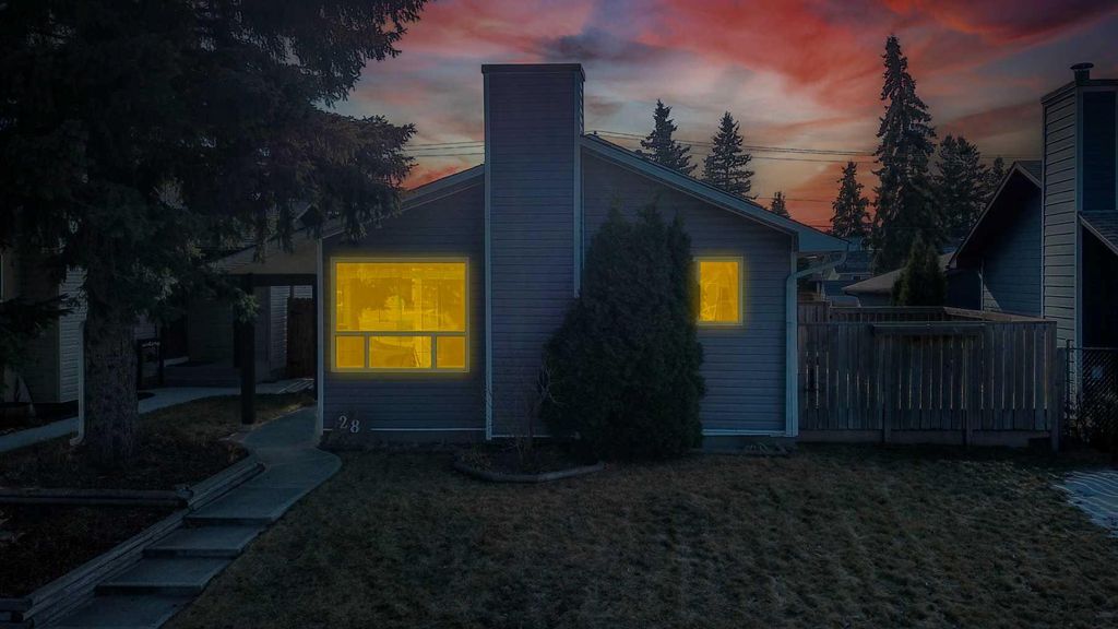 Photo of 28 Castleridge Crescent NE, Calgary, AB T3J 1N7 (MLS # A2284928)