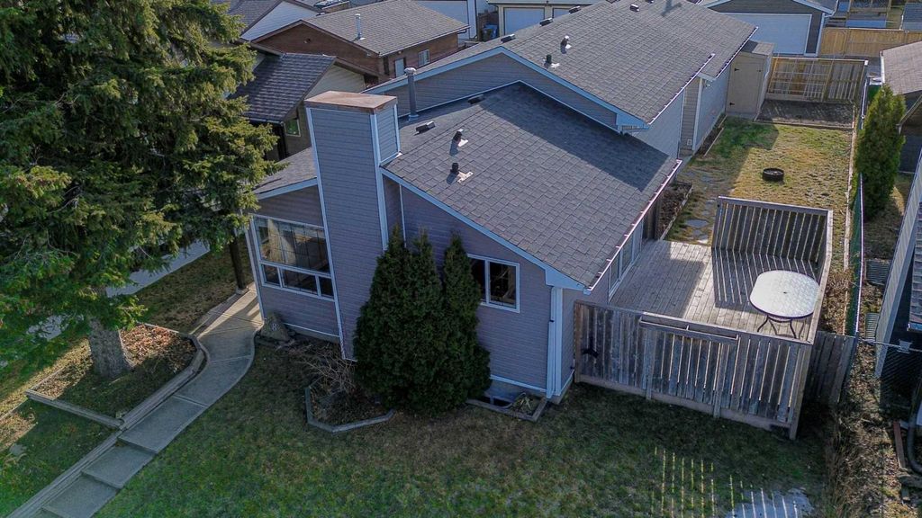 Photo of 28 Castleridge Crescent NE, Calgary, AB T3J 1N7 (MLS # A2284928)