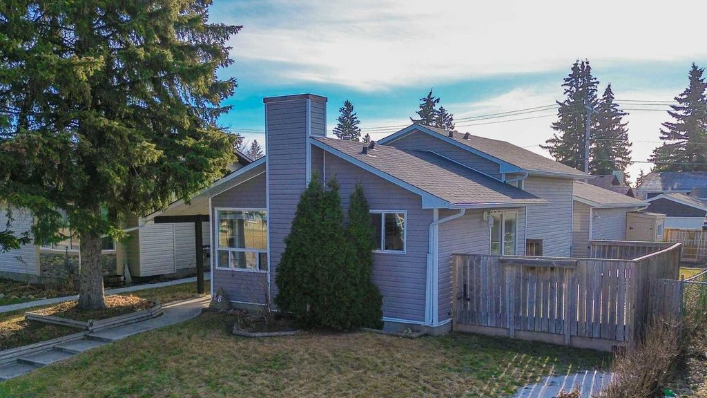 Photo of 28 Castleridge Crescent NE, Calgary, AB T3J 1N7 (MLS # A2284928)