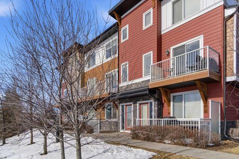 Photo of 111 Rainbow Falls Gate #33, Chestermere, AB T1X 0Z5 (MLS # A2289405)