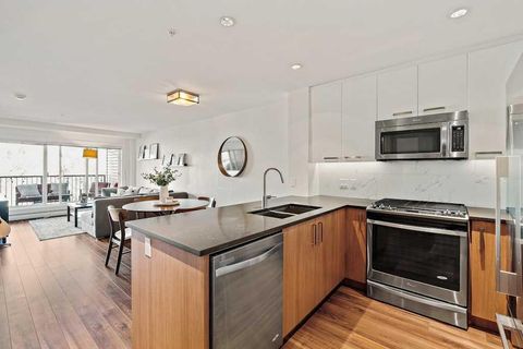 Property photo of 510 Edmonton Trail Ne 313, Calgary, AB T2e 3h1
