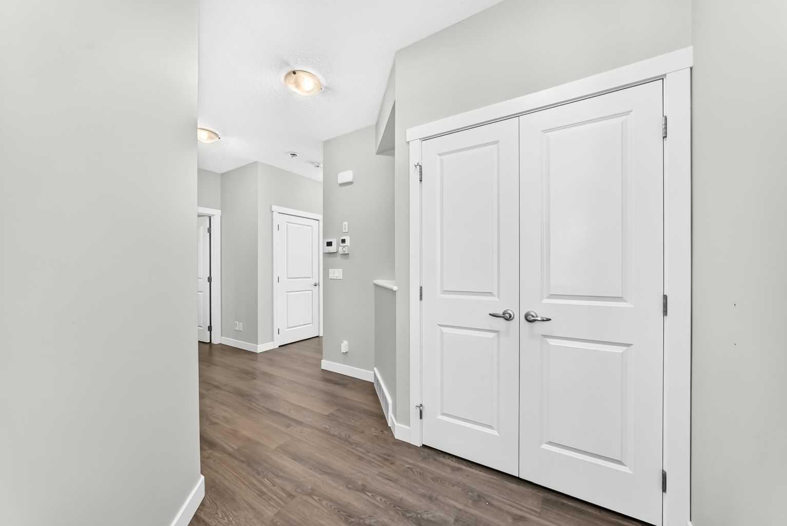 110 Crestbrook Way SW