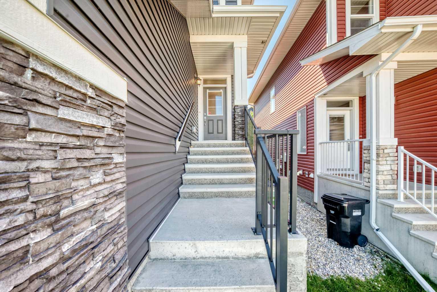 110 Crestbrook Way SW