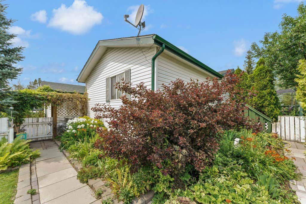 Photo of 138 Foster Street, Seven Persons, AB T0K 1Z0 (MLS # A2336778)