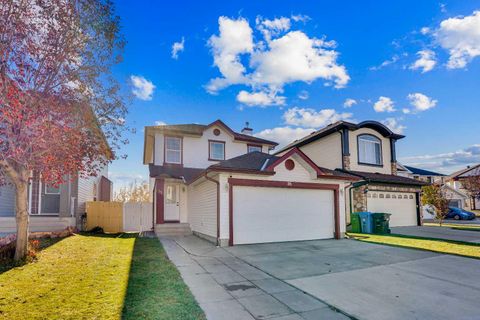 35 Taralea Place NE Calgary AB T3J 4W6
