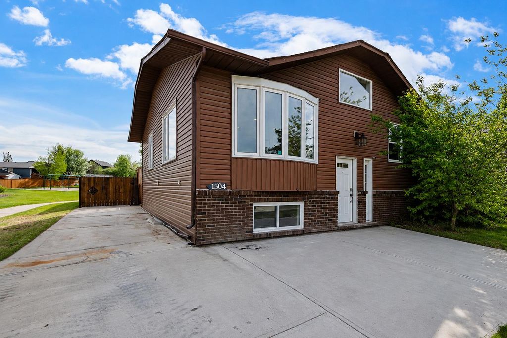Photo of 1504 Big Springs Way SE, Airdrie, AB T4A 1N3 (MLS # A2314941)