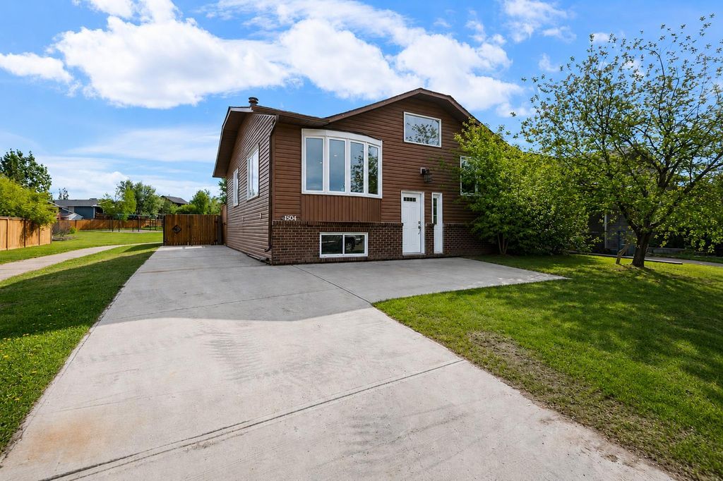 Photo of 1504 Big Springs Way SE, Airdrie, AB T4A 1N3 (MLS # A2314941)