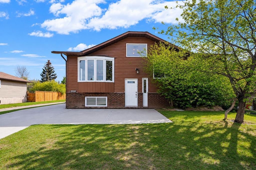 Photo of 1504 Big Springs Way SE, Airdrie, AB T4A 1N3 (MLS # A2314941)