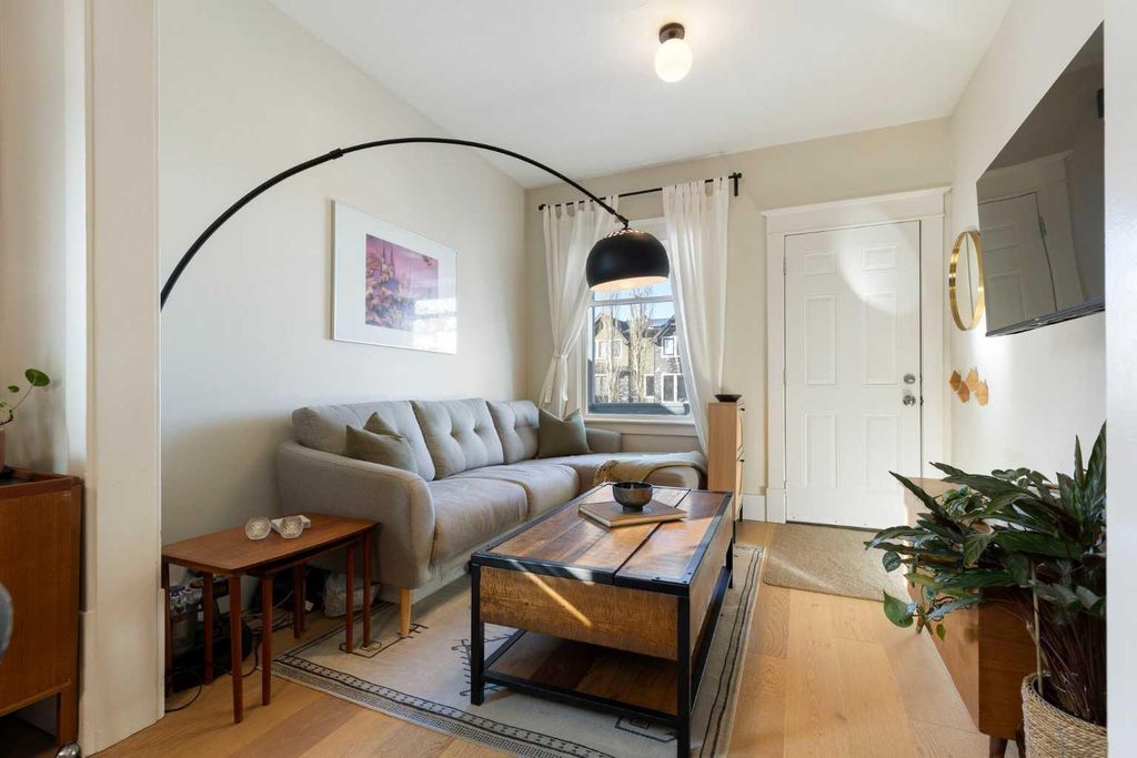 Photo of 317 18 Avenue NW, Calgary, AB T2M 0T4 (MLS # A2283674)