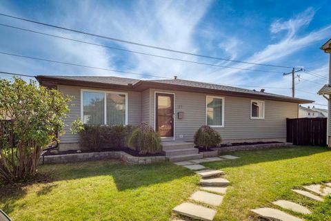 23 Erin Grove Court SE Calgary AB T2B 3A8