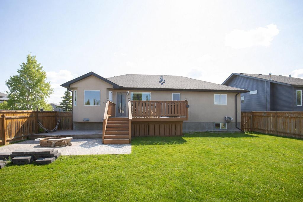 Photo of 431 Carriage Lane Crossing, Carstairs, AB T0M 0N0 (MLS # A2296251)