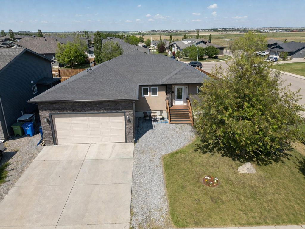 Photo of 431 Carriage Lane Crossing, Carstairs, AB T0M 0N0 (MLS # A2296251)