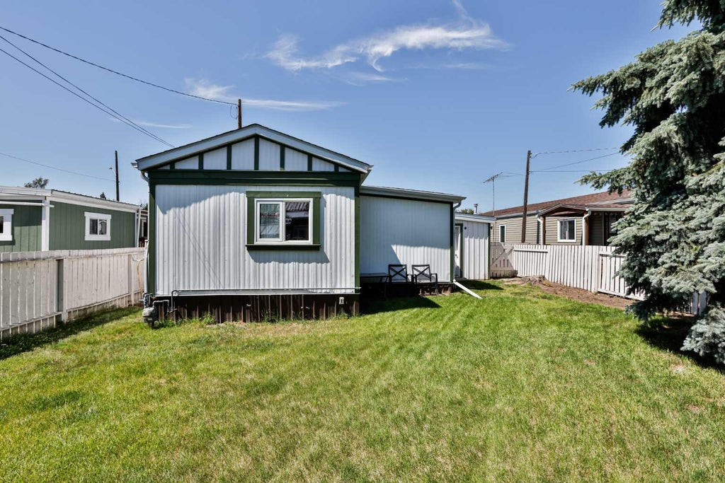 Photo of 431 3 Street N, Vulcan, AB T0L 2B0 (MLS # A2327604)