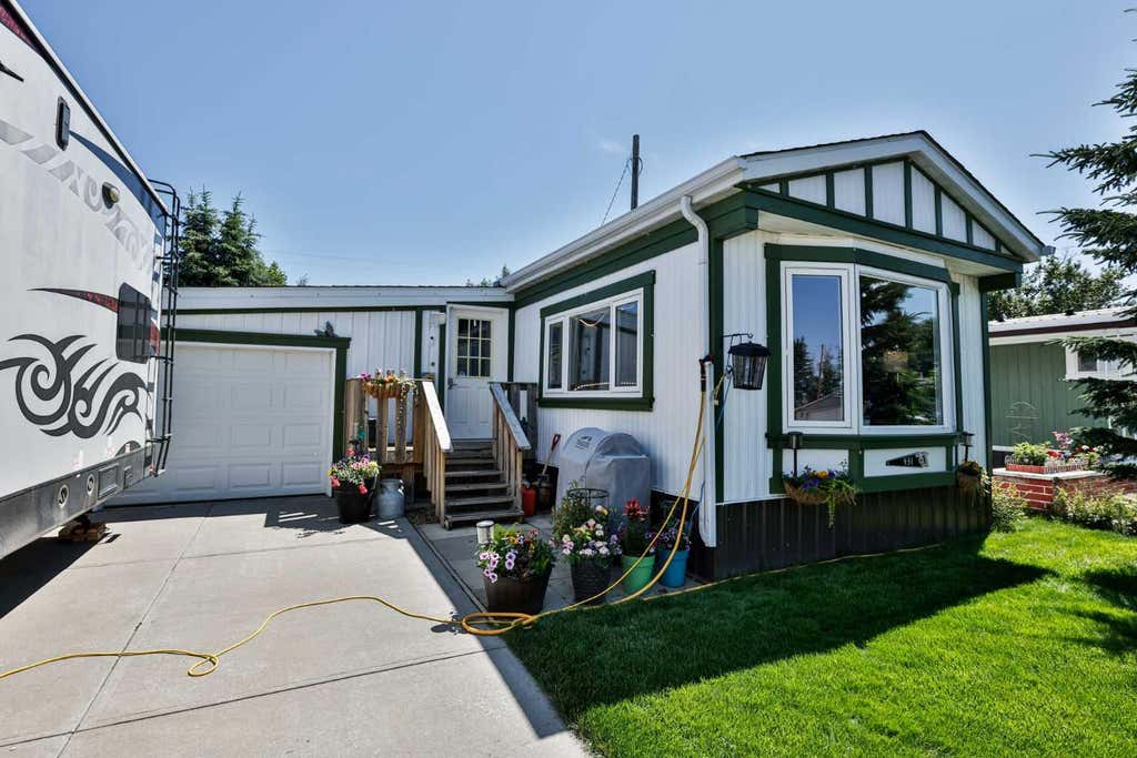 Photo of 431 3 Street N, Vulcan, AB T0L 2B0 (MLS # A2327604)