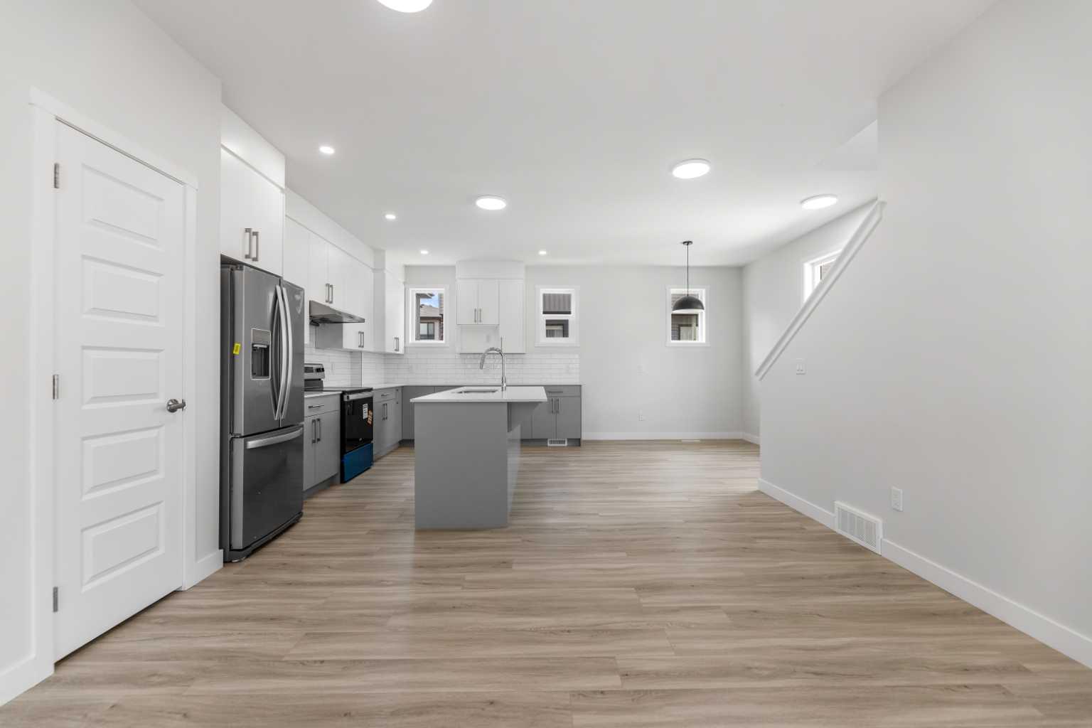 90 Corner Meadows Manor NE 803