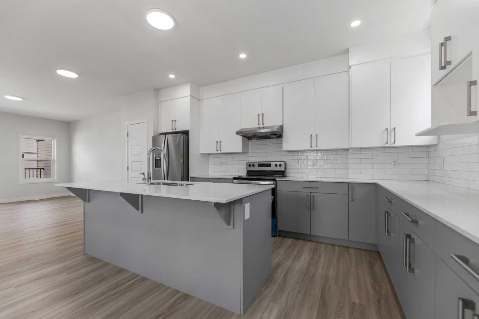 90 Corner Meadows Manor NE 803