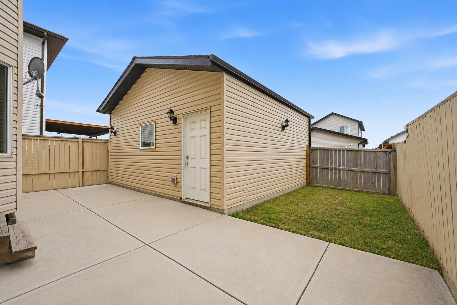 140 Tarawood Grove NE