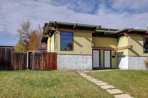 529 Sabrina Road SW Calgary AB T2T 4M9
