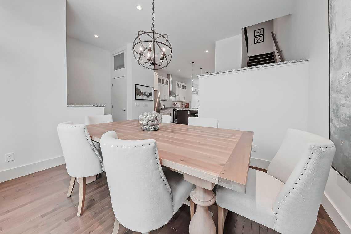 1229 Regal Crescent NE