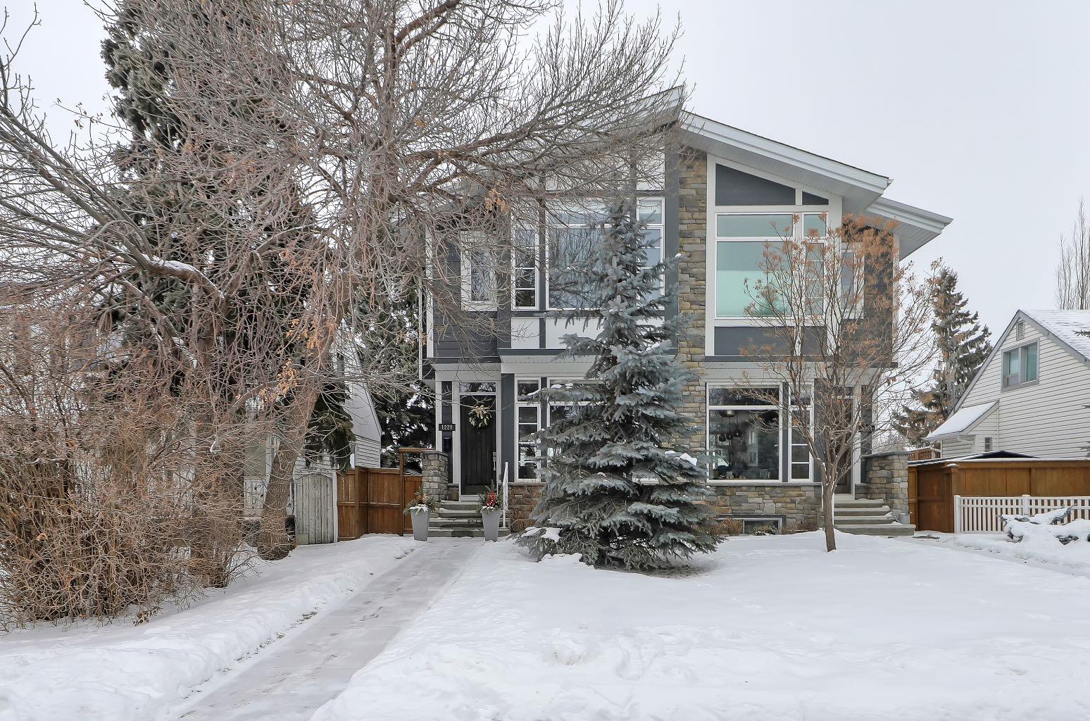 1229 Regal Crescent NE