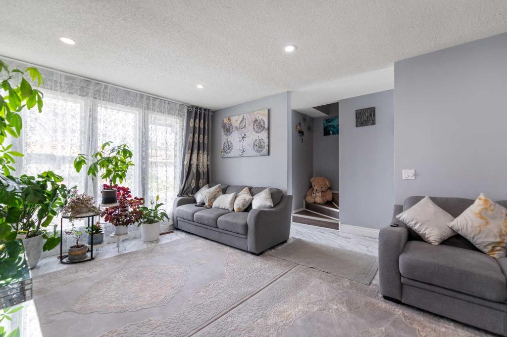 Photo of 35 Templemont Drive NE, Calgary, AB T1Y 4Z5 (MLS # A2344822)