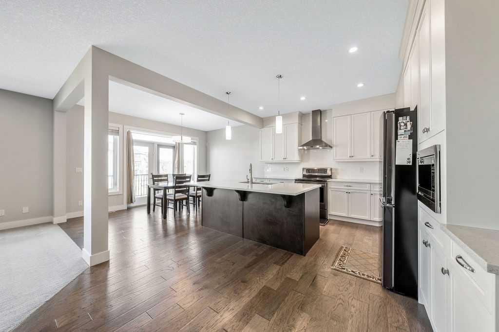82 Panton View NW