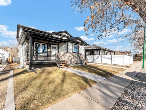216 2 Street NW Medicine Hat AB T1A 6J5