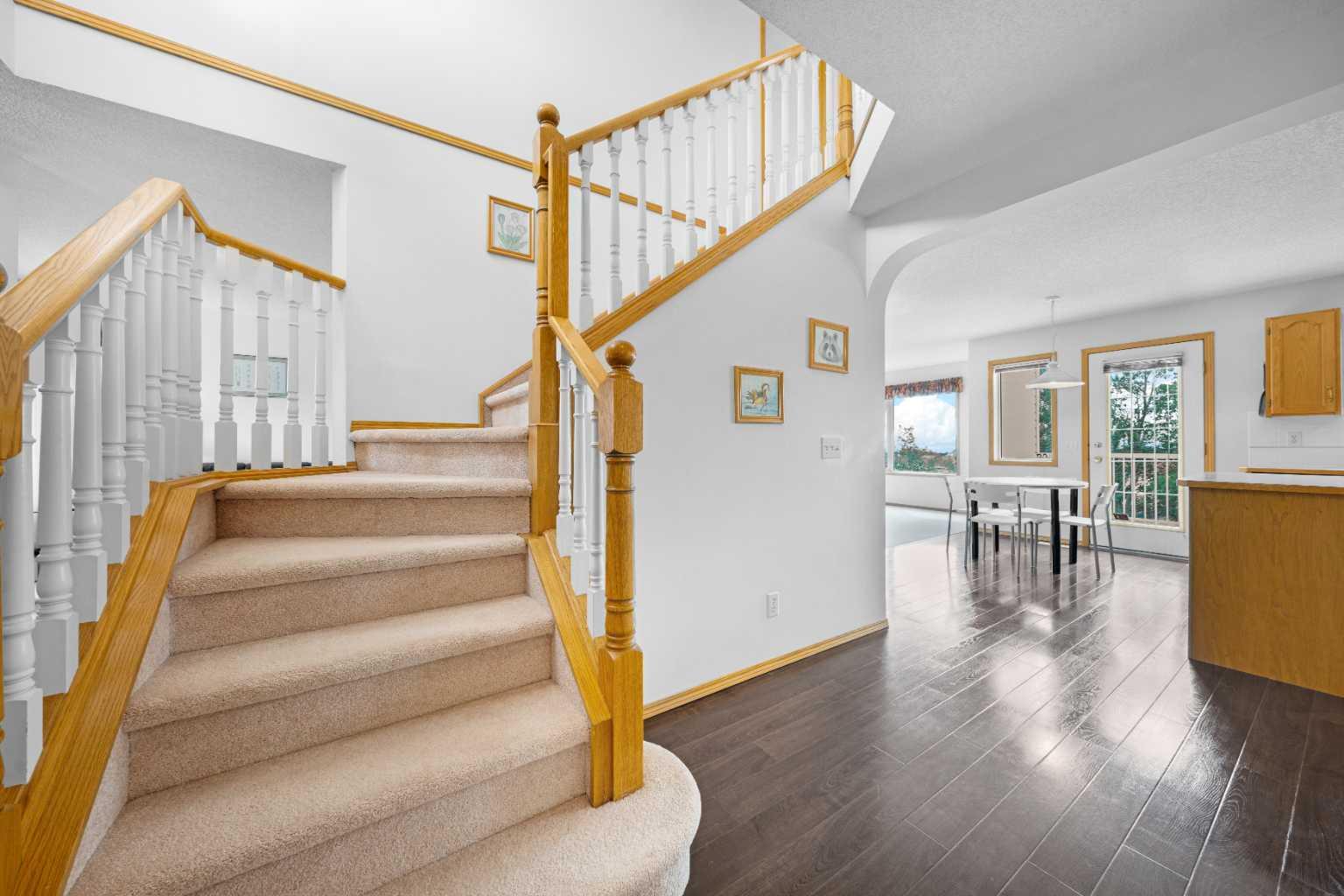 203 Arbour Wood Close NW