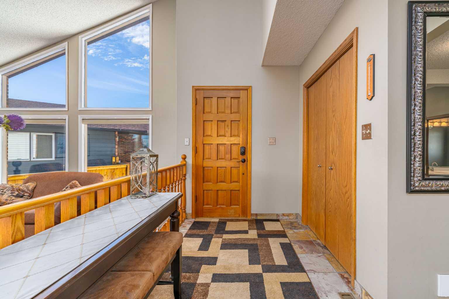 327 Templevale Place NE