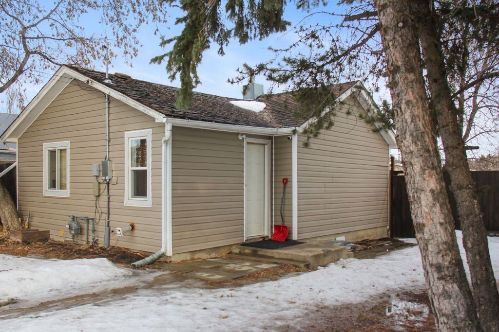 Photo of 5510 49A Street, Vegreville, AB T9C 1K4 (MLS # A2287704)