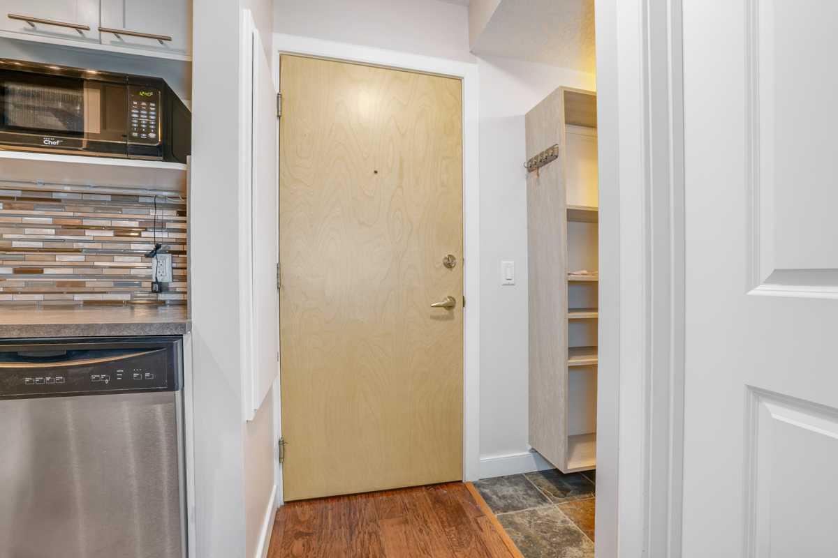 123 24 Avenue SW 105