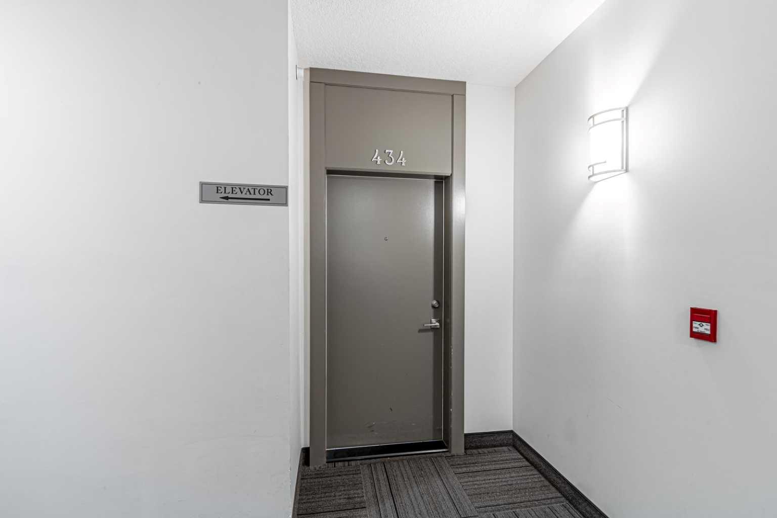 60 Royal Oak Plaza NW 434