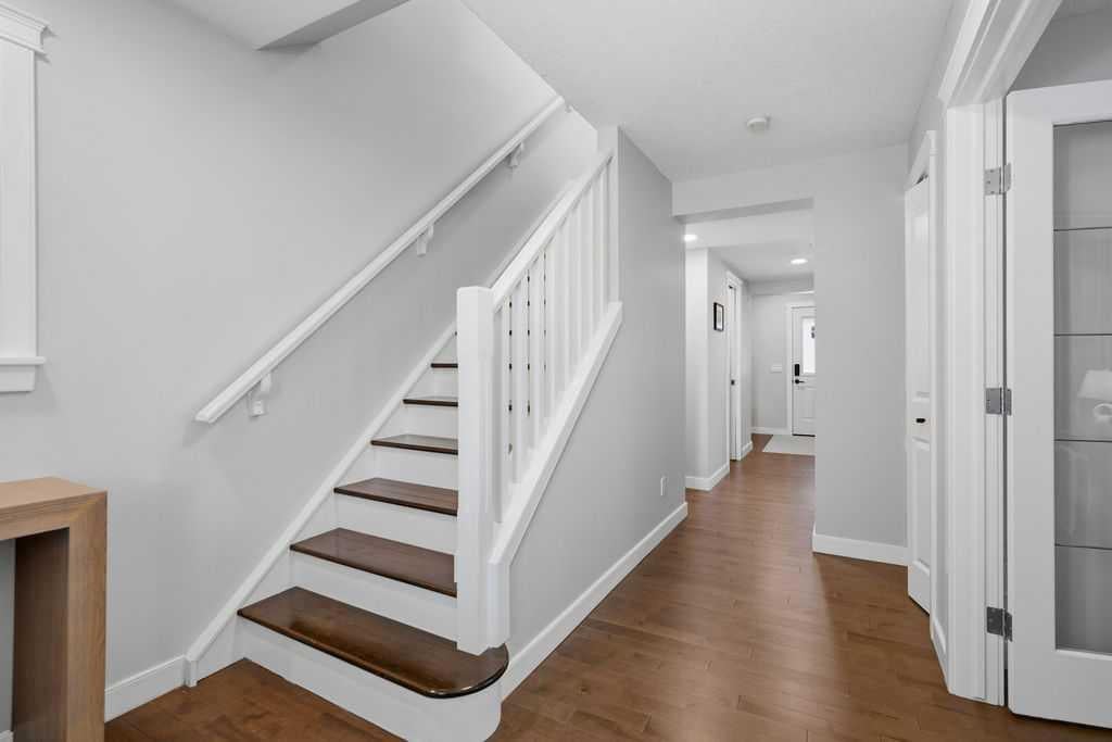 87 Couture Crescent SW