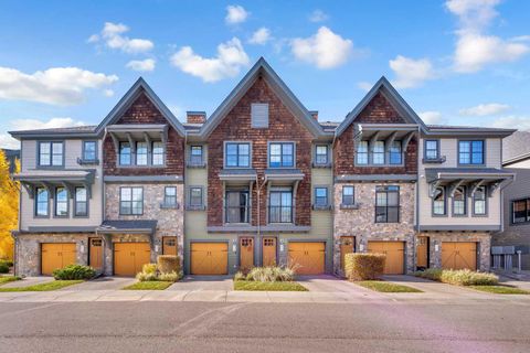 426 Ascot Circle SW Calgary AB T3H 0X3