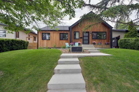 Photo of 3111 Leduc Crescent SW, Calgary, AB T3E 5X1 (MLS # A2321636)
